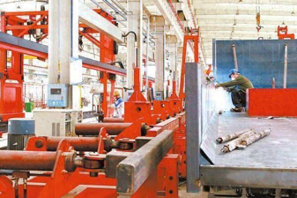 牛来了 市重点项目、驻马店中天金骏车辆生产一线掠影